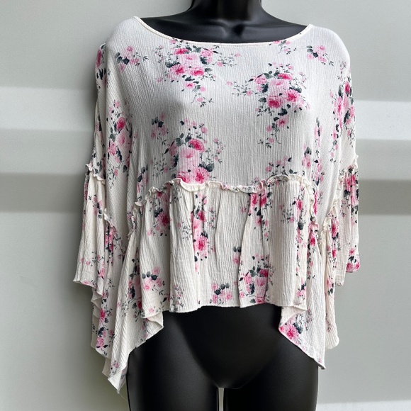 -Francesca’s Mi Ami- Cottage Core Floral Top with Flare Sleeves - Picture 3 of 10